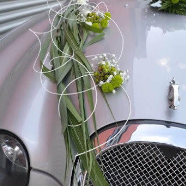 dekoracja kwiatami samochodu